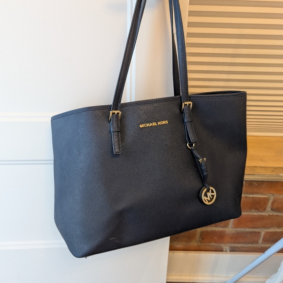 Michael Kors Jet Set Tote - Picture 3 of 10